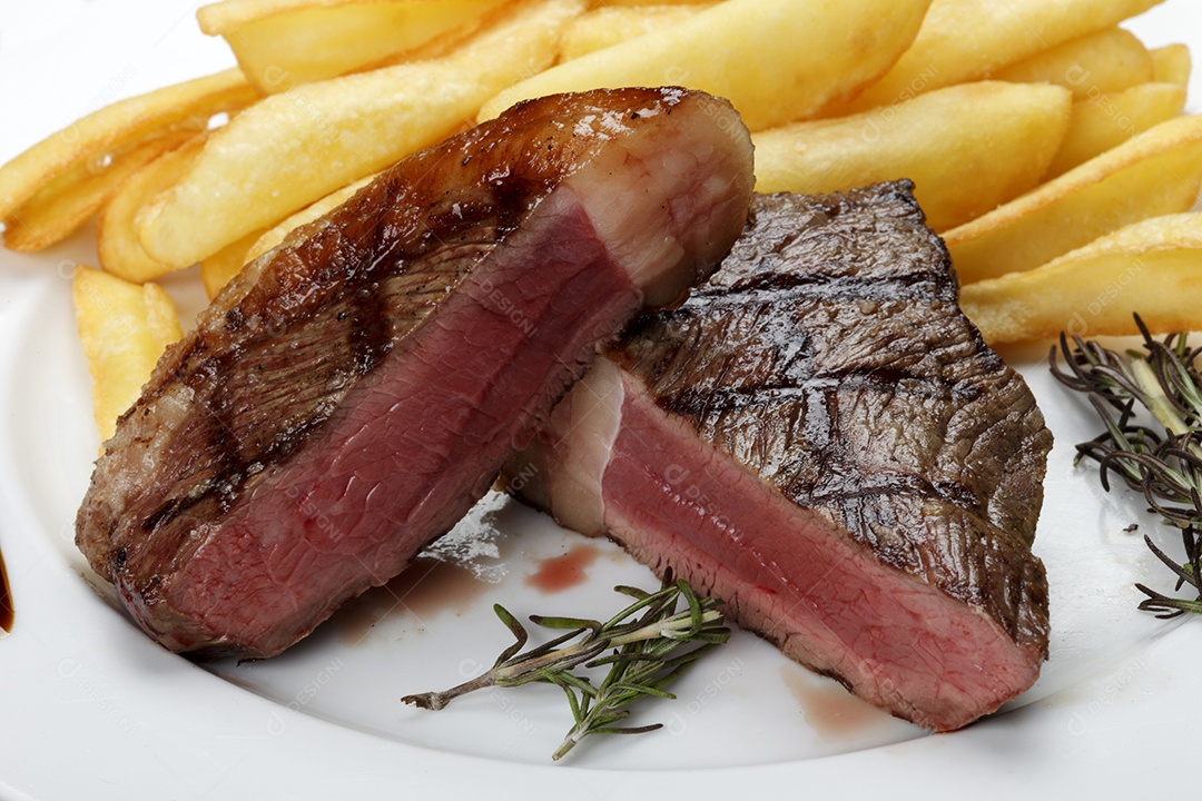 Picanha grelhada com batatas fritas