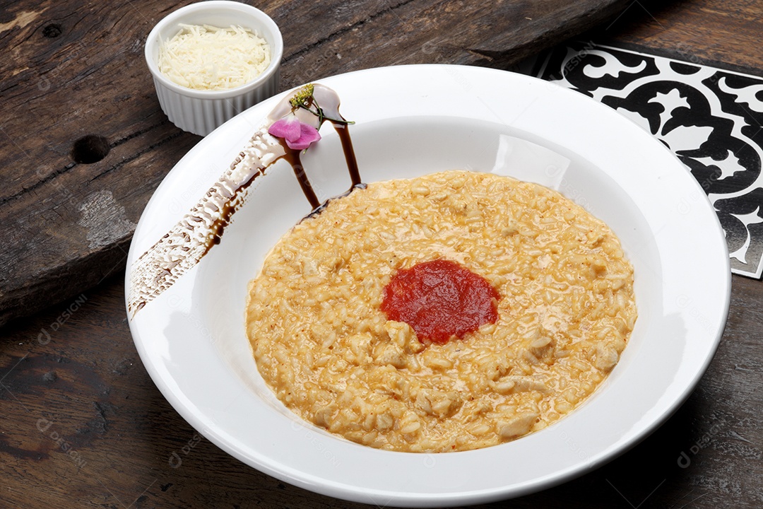 Risotto com guarnição ao lado
