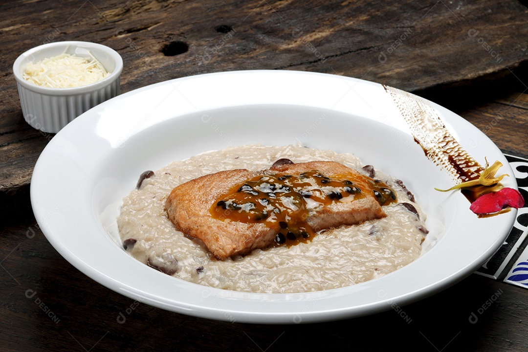 Risotto de arroz simples com peixe