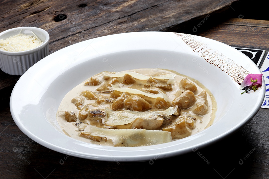 Nhoque com vinho tinto