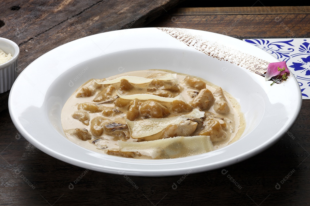 Nhoque com vinho tinto