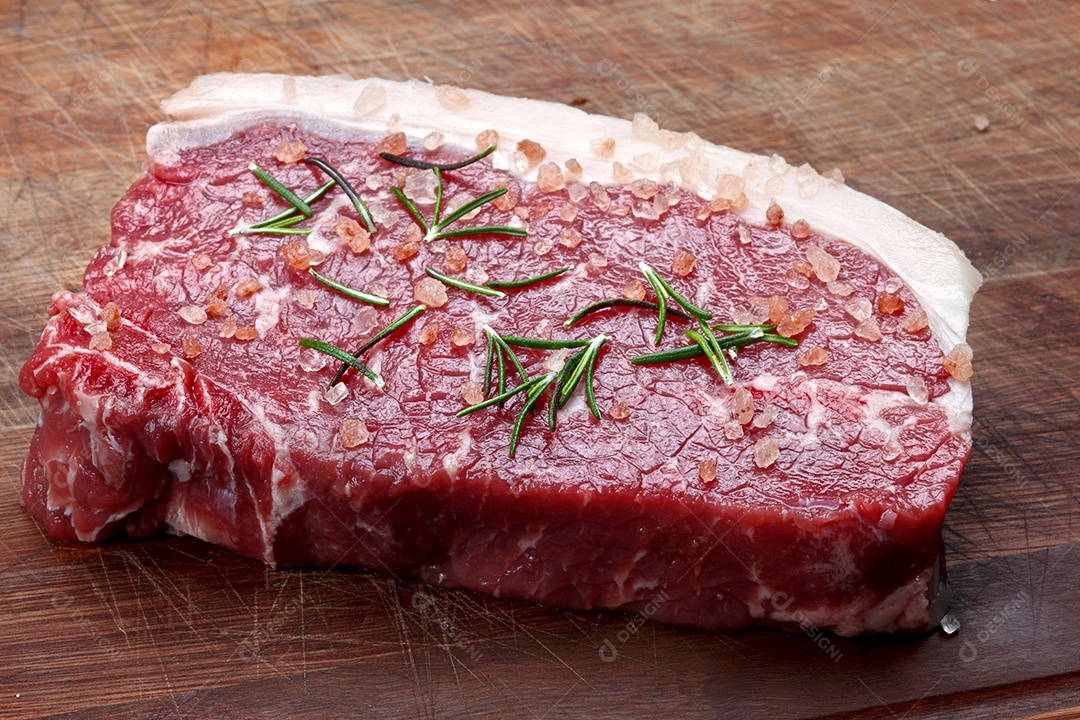 Bife de carne com ervinhas de temperos