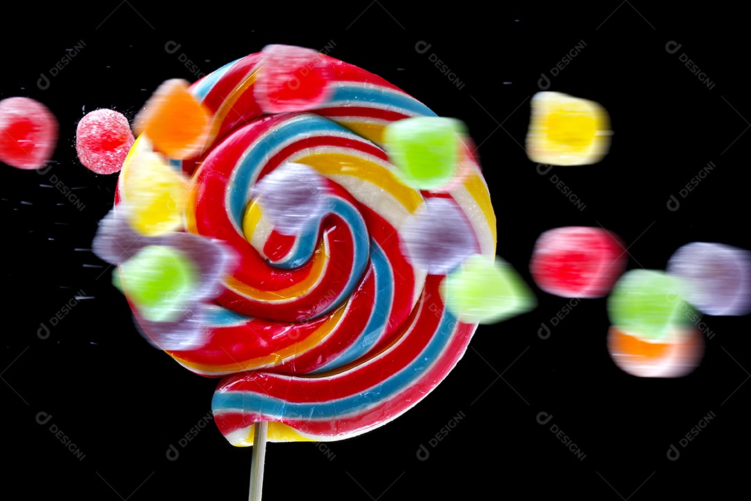 Pirulito colorido com jujubas