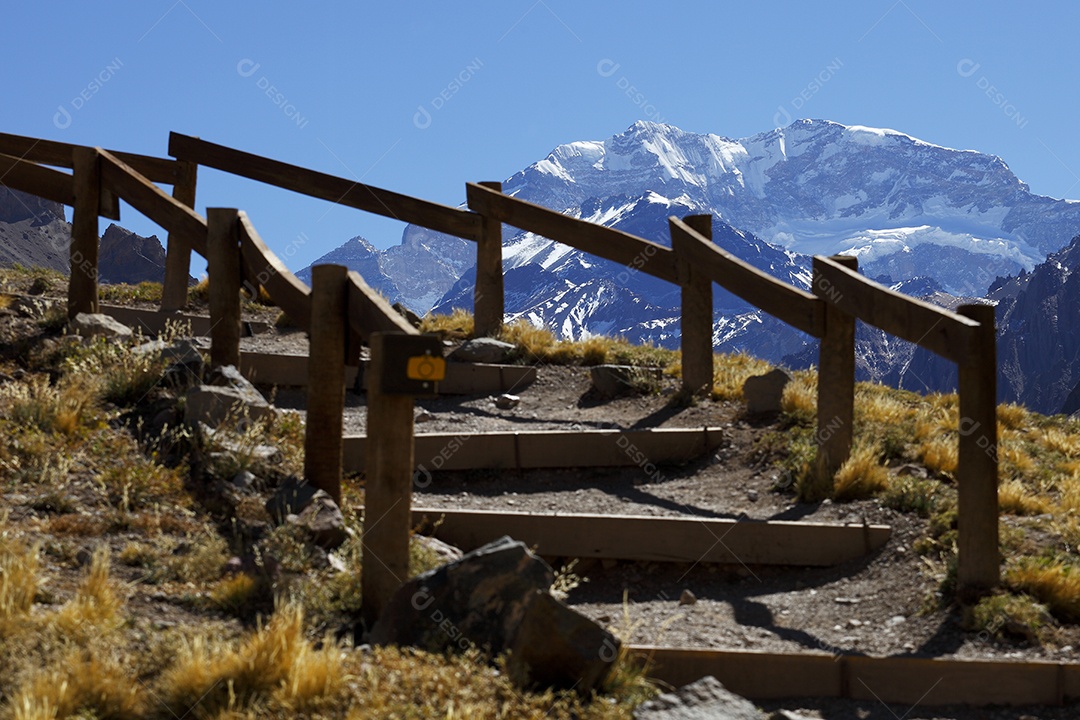 Aconcágua a montanha mais alta das américas localizada na Cordilheira dos Andes