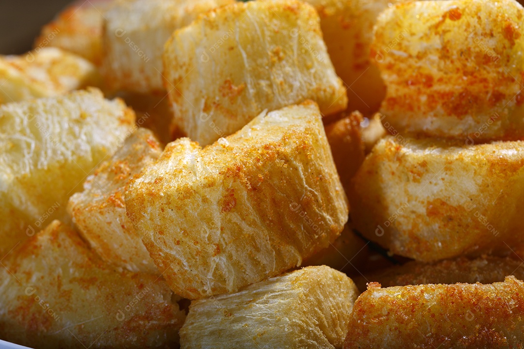 Porção de mandioca frita deliciosa