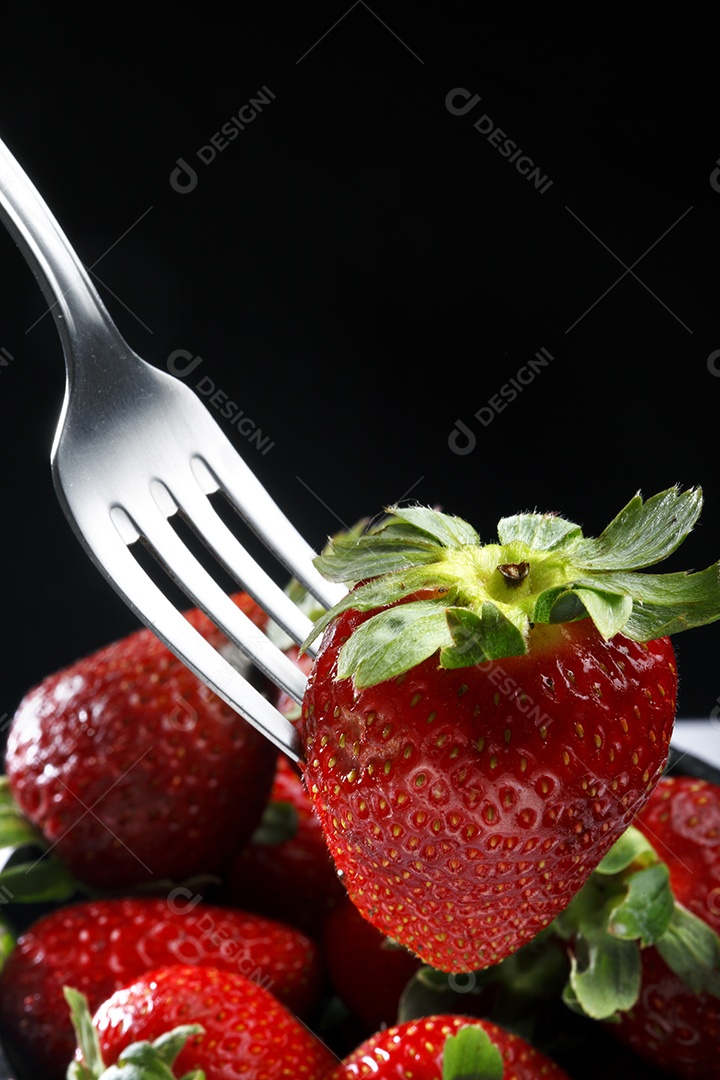 Garfo com morango
