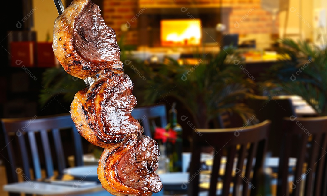 Espeto de picanha assado em um espeto