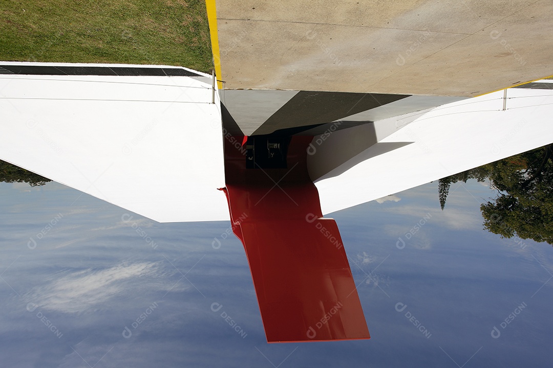 O teatro é um dos marcos do Parque do Ibirapuera