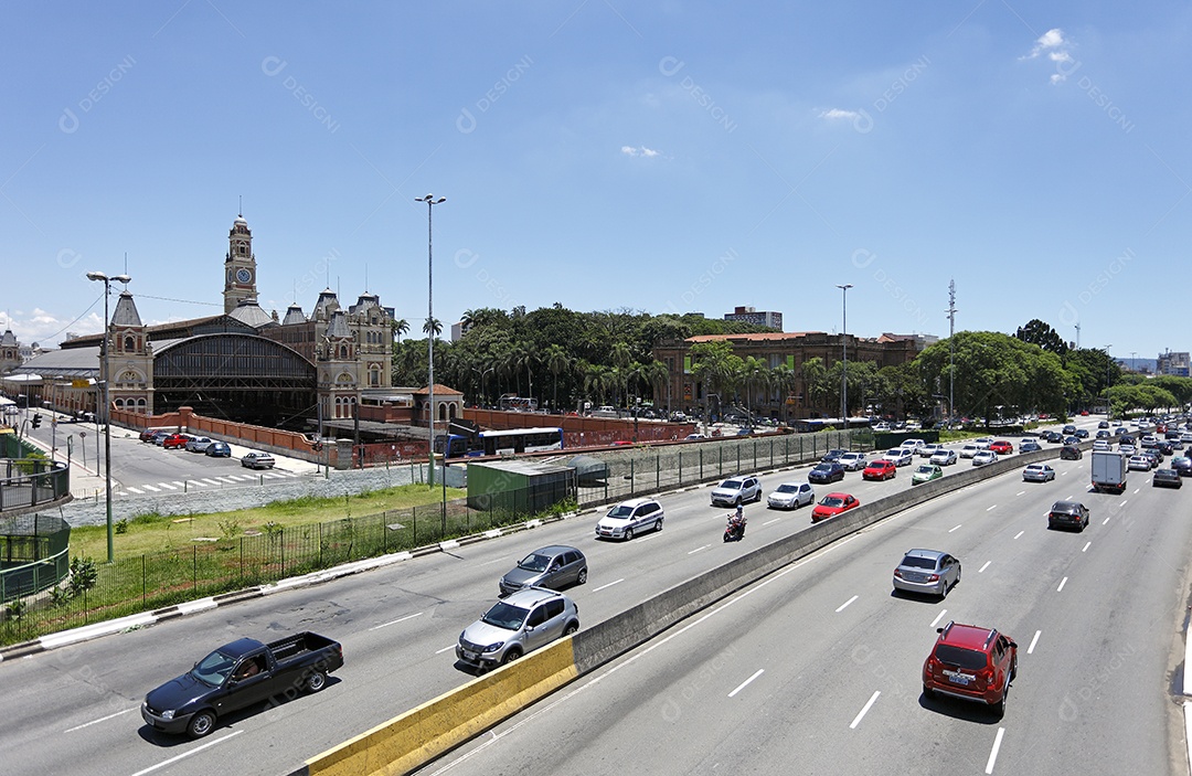 Tráfego na avenida cidade de São Paulo Brasil