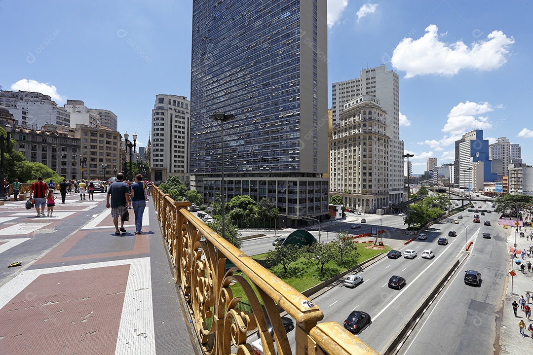 Tráfego na avenida cidade de São Paulo Brasil