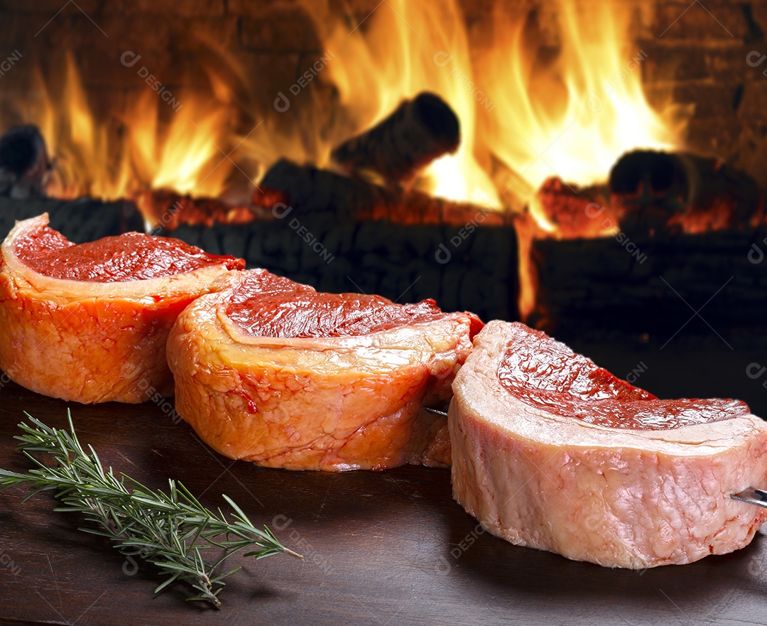 Espeto de picanha cru para churrasco