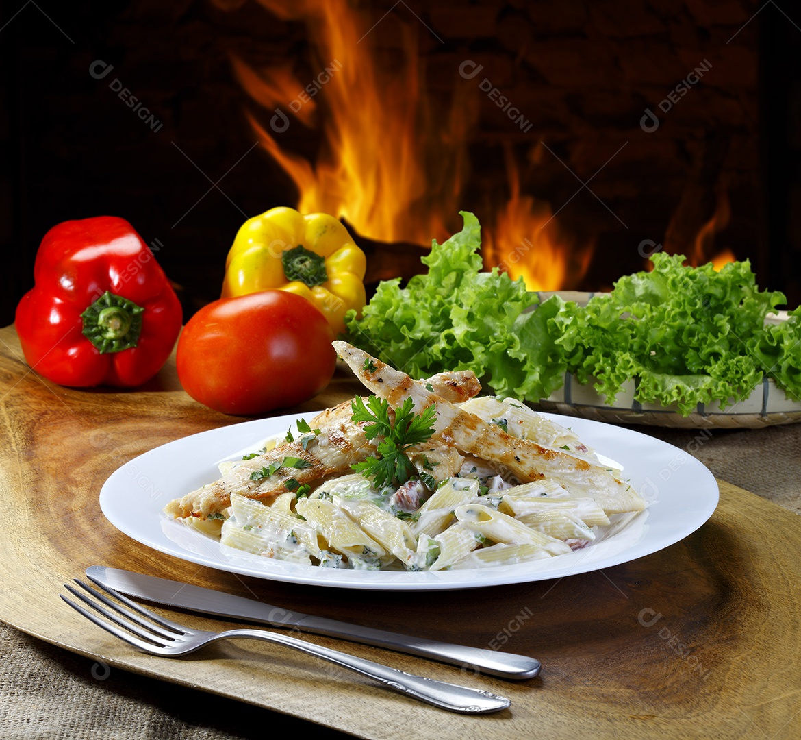 Carne assada com macarrão