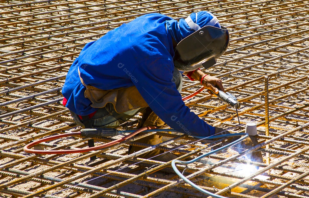 Soldagem de fundação para construção