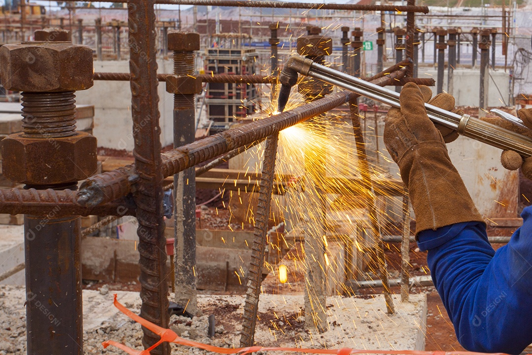 Soldagem de fundação para construção