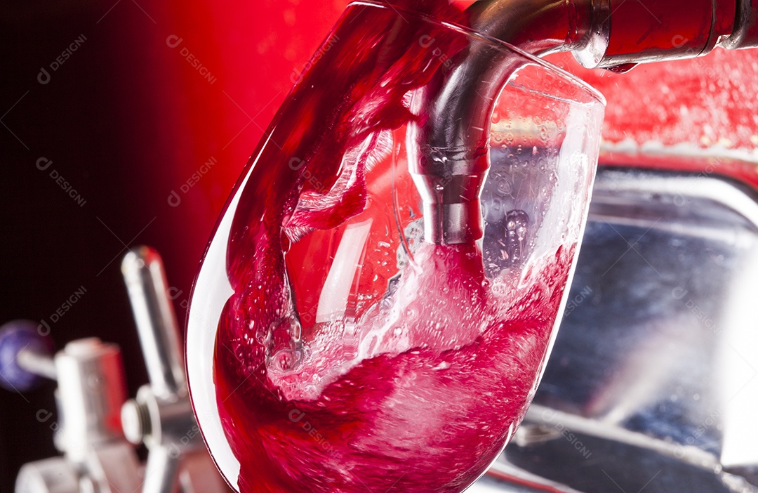 Torneira barril vidro vinho tinto