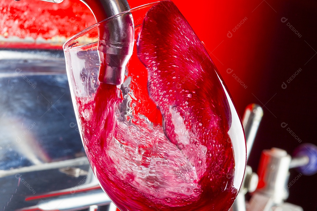 Torneira barril vidro vinho tinto