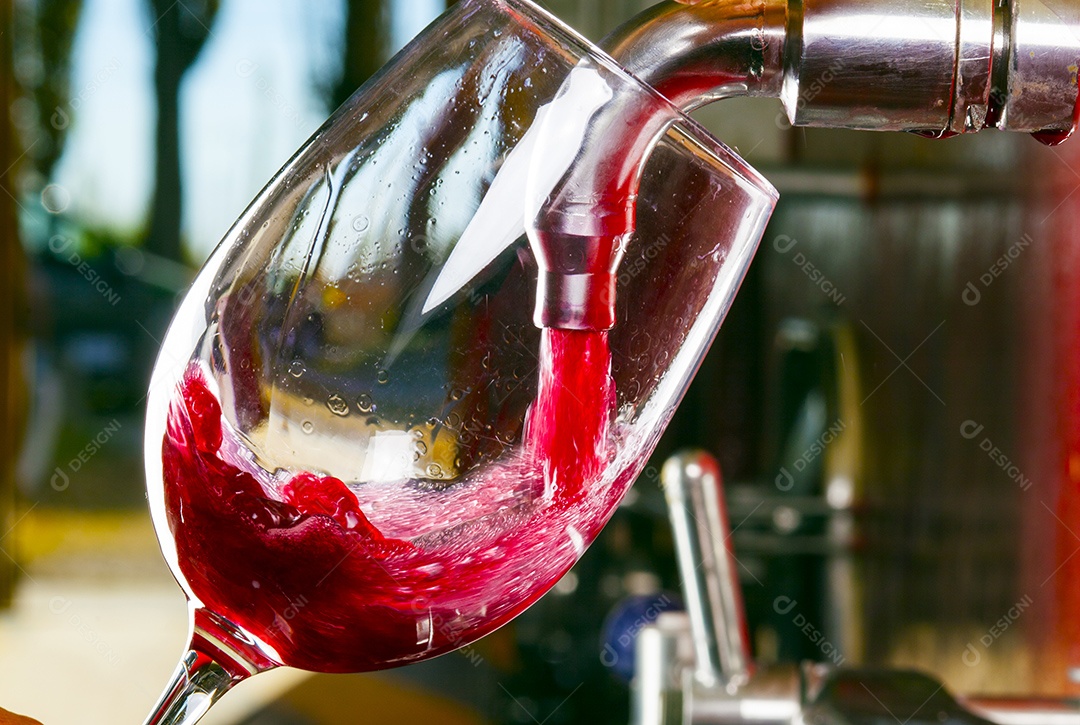 Torneira barril vidro vinho tinto