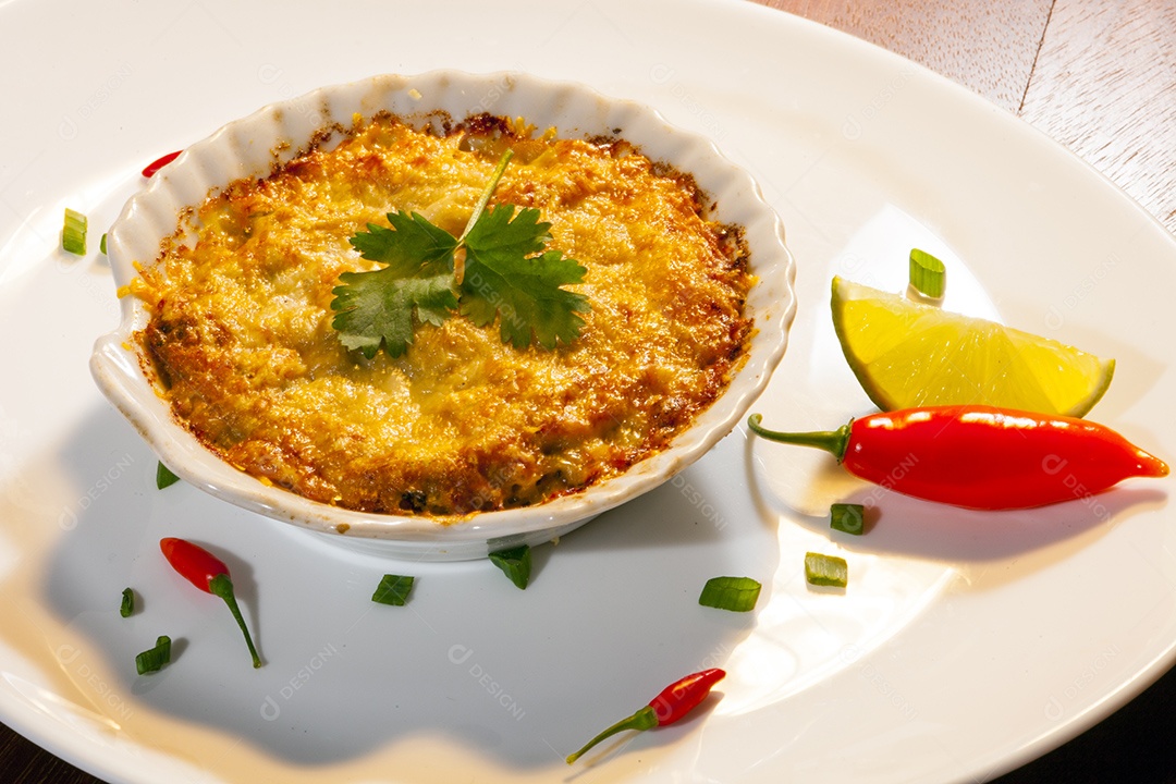 Aperitivo gratinado de farinha de caranguejo