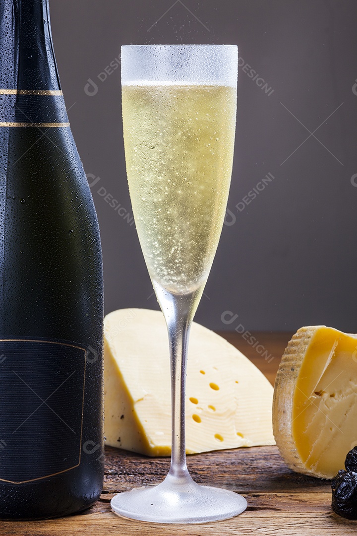 Champanhe com queijo