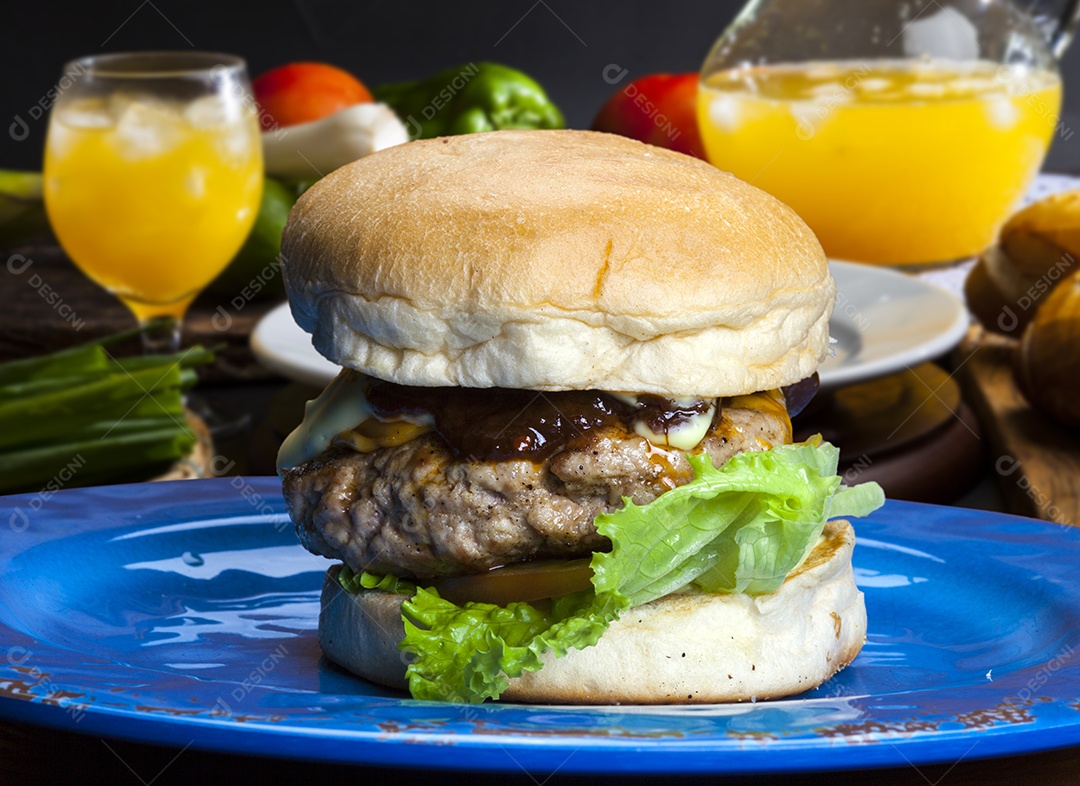 Hambúrguer gourmet caseiro