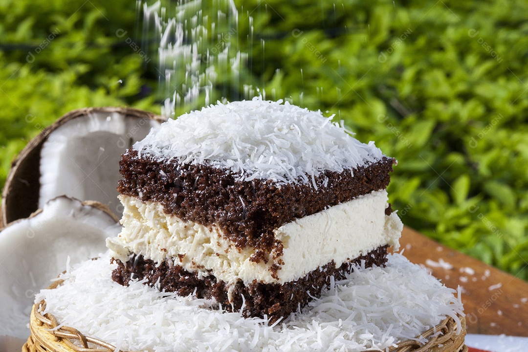 Bolo de chocolate e coco