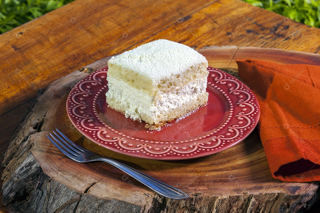 Fatia de bolo quatro leite delicioso