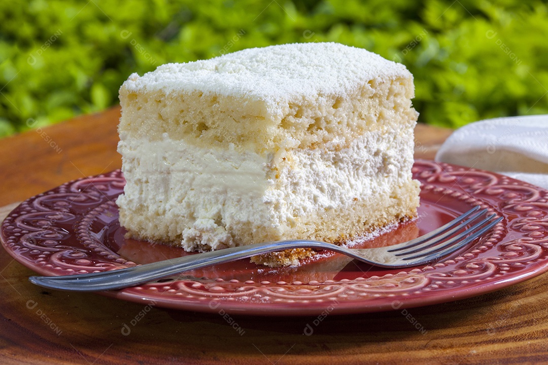 Fatia de bolo quatro leite delicioso