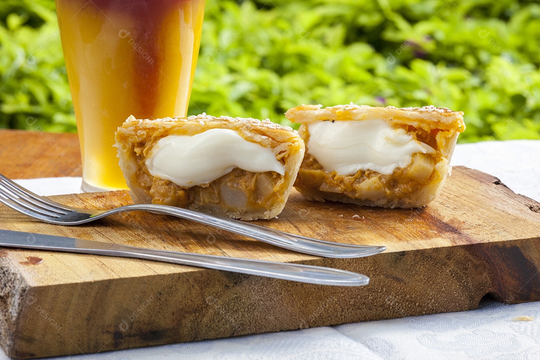 Empada com catupiry lanche tradicional brasileiro