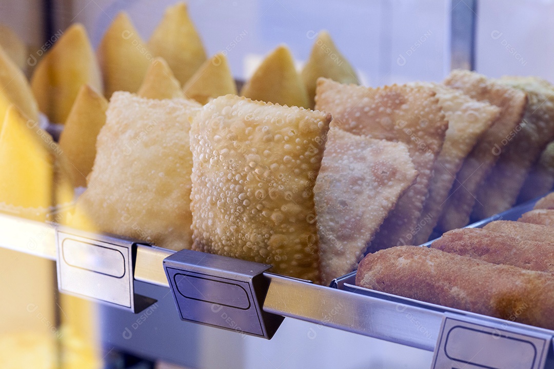 Pastel aperitivo de petiscos brasileiros