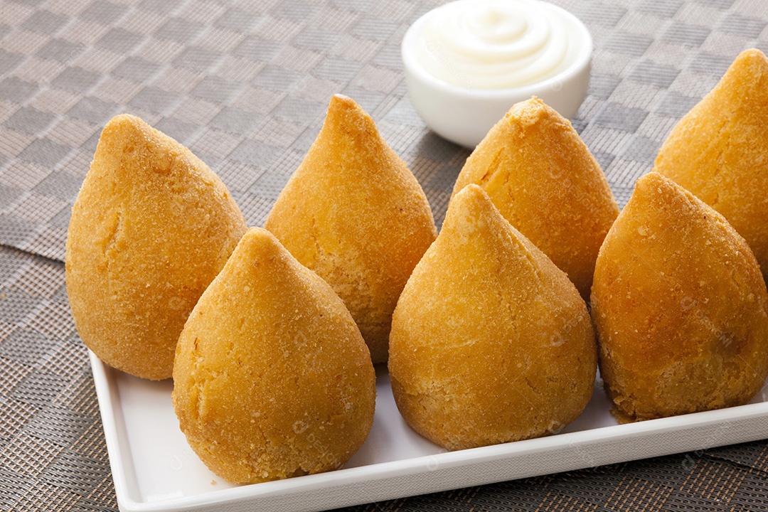 Coxinhas deliciosas com molho
