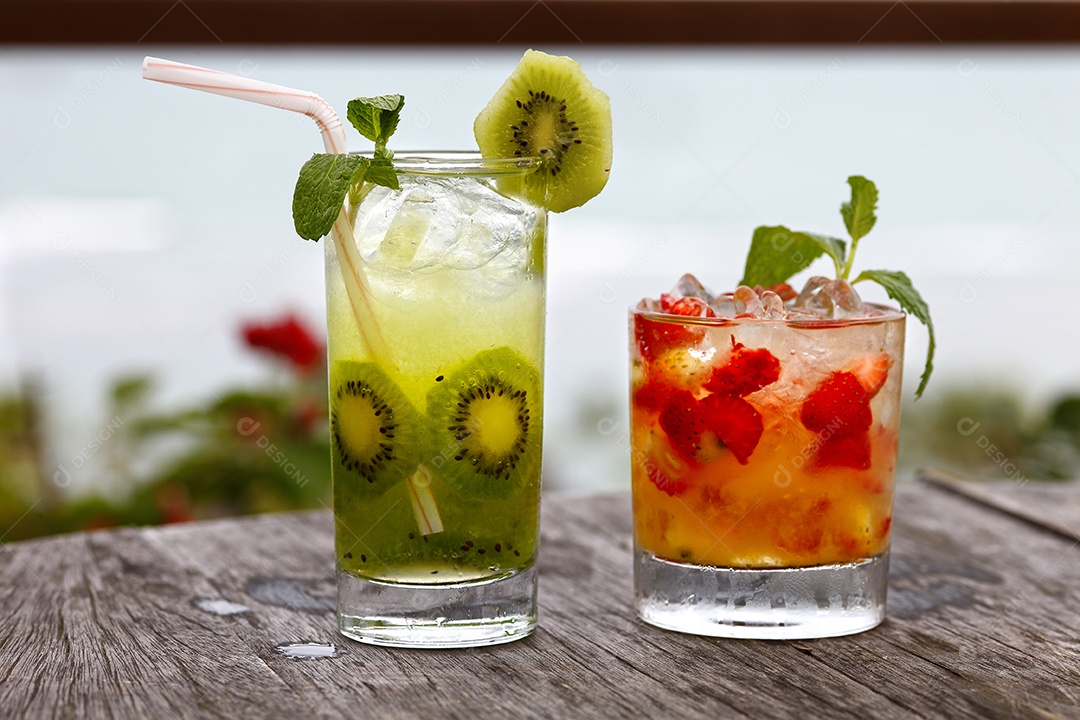 Coquetel de frutas morango e kiwi