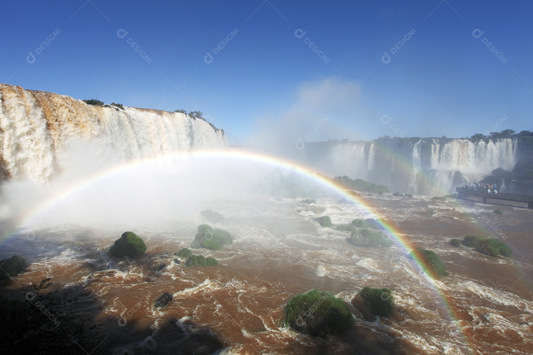 Cataratas do Iguaçu com arco íris