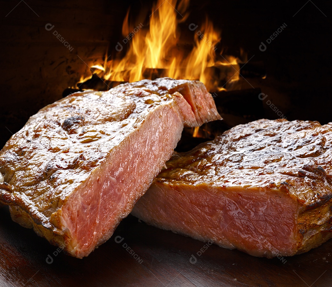 Bife grelhado em brasa