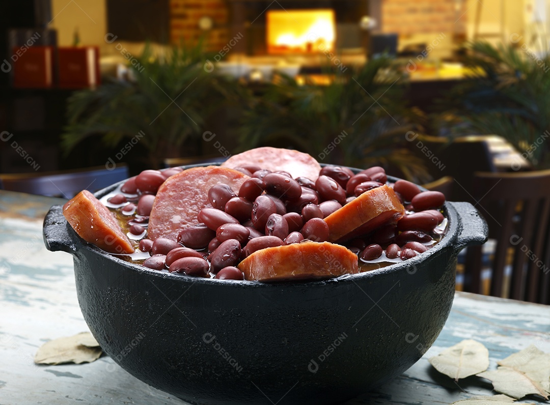 Feijão cozido com calabresa deliciosa