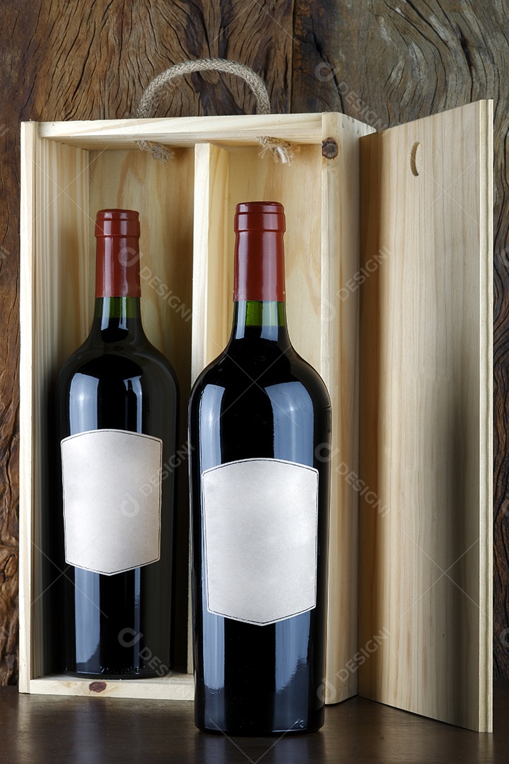 Garrafas de vinho tinto