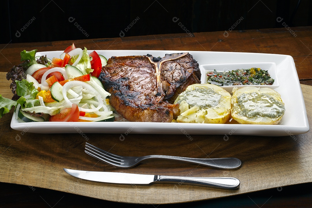 T bone com salada molho