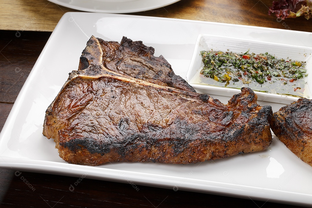 T bone assado com molho de ervas