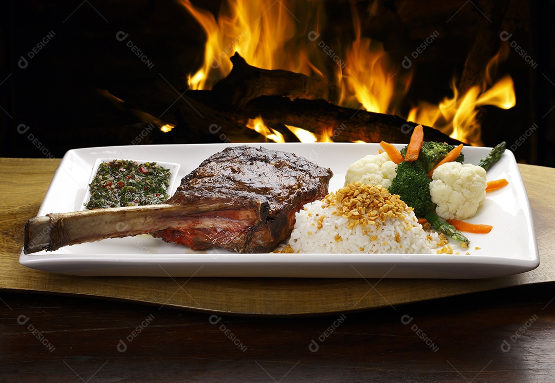 Arroz salada de legumes churrasco de costela e molho