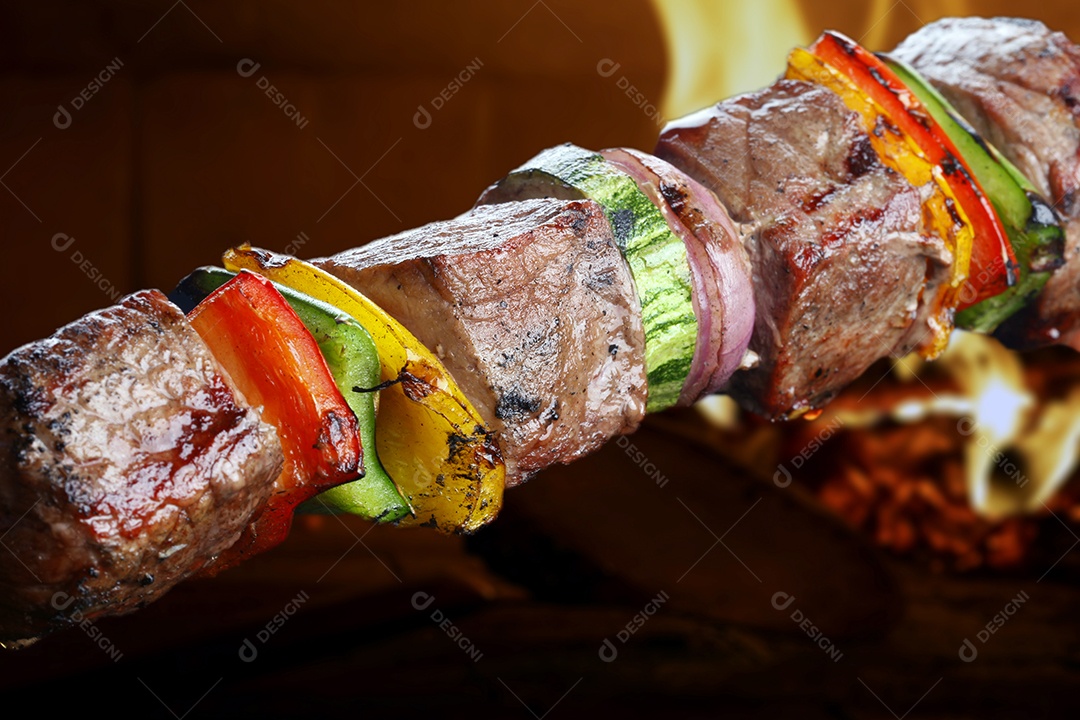 Espetadas carne e legumes
