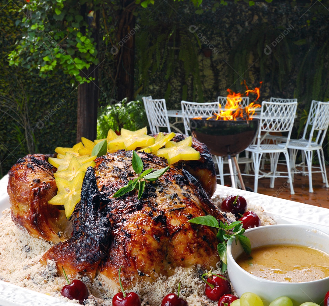 Frango assado com farofa e molho