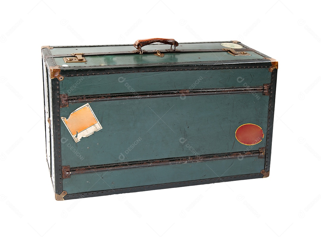 Baú de couro sobre fundo branco