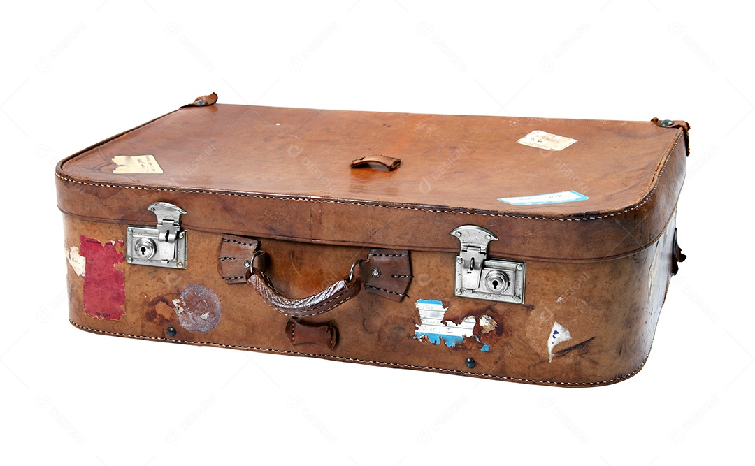 Baú de couro sobre fundo branco