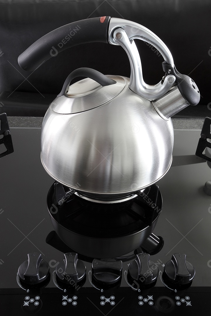 Detalhes chaleira sobre o fogão