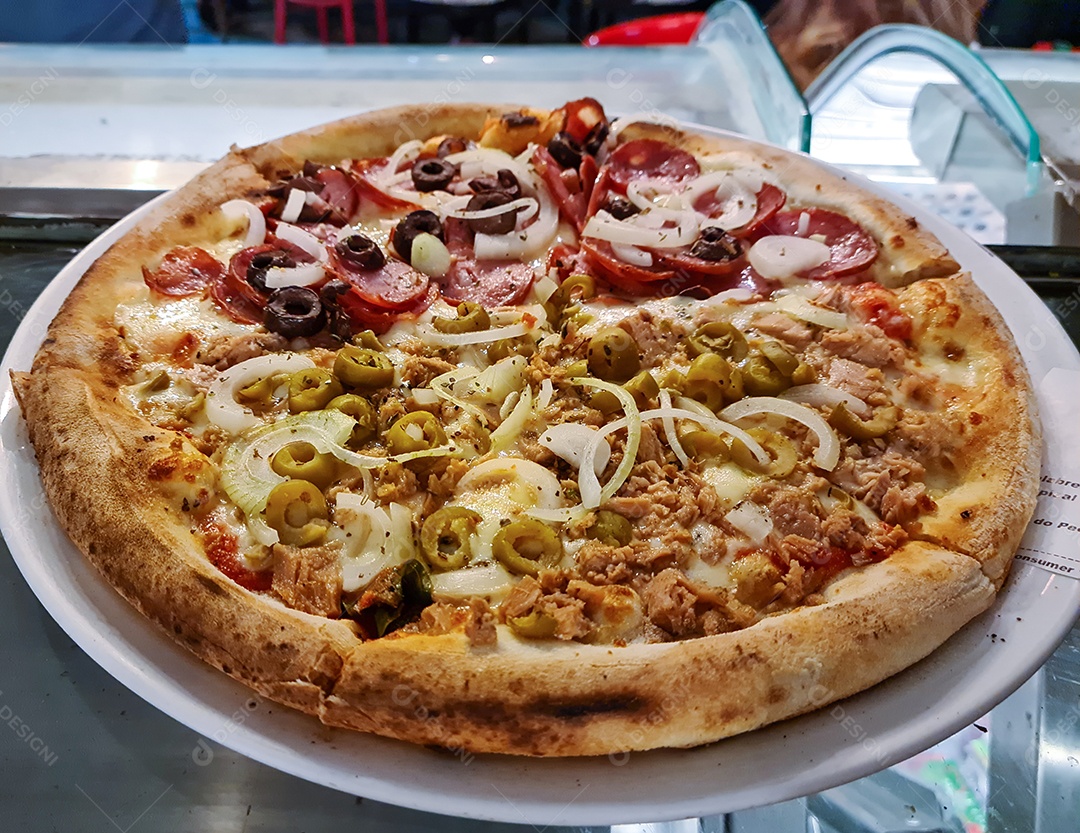 Pizza de vários sabores delicioso
