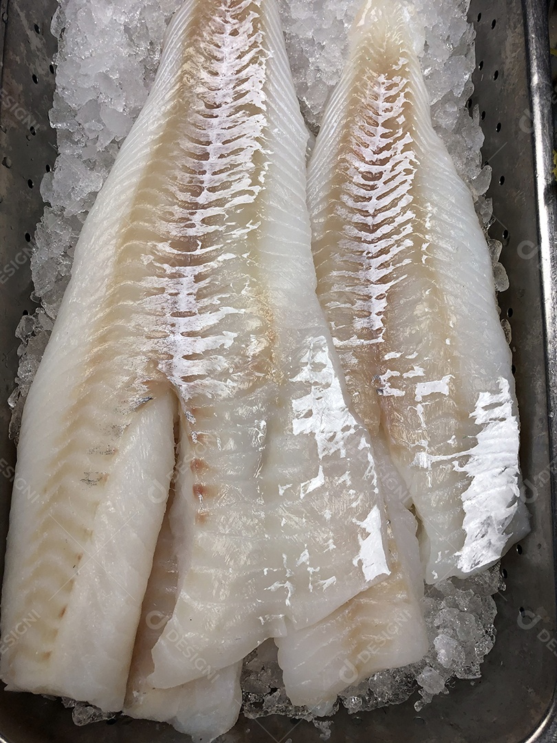 Alimento de filé de bacalhau natural cru