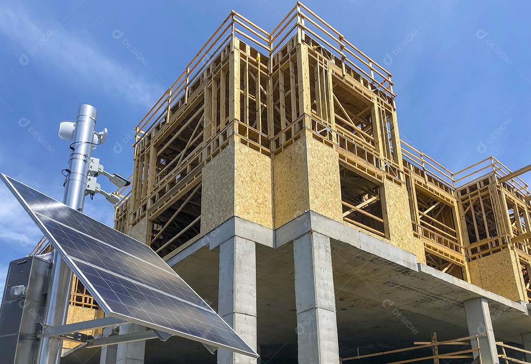 Estruturas de construção em madeira subida no guindaste