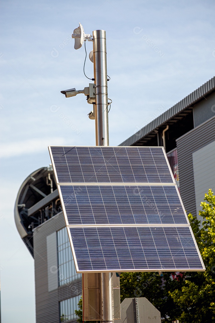 Câmera de segurança com painel solar