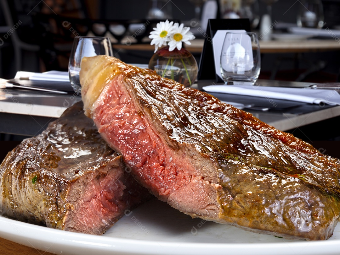 Bife grelhado em brasa