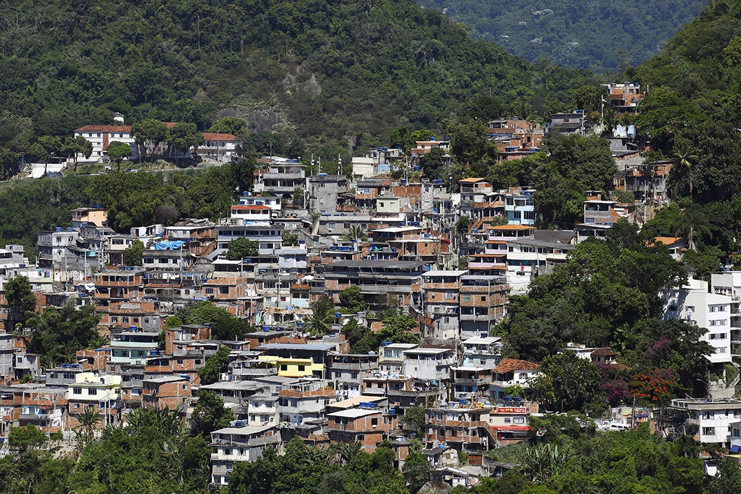 Favela próximo a copacabana e morro