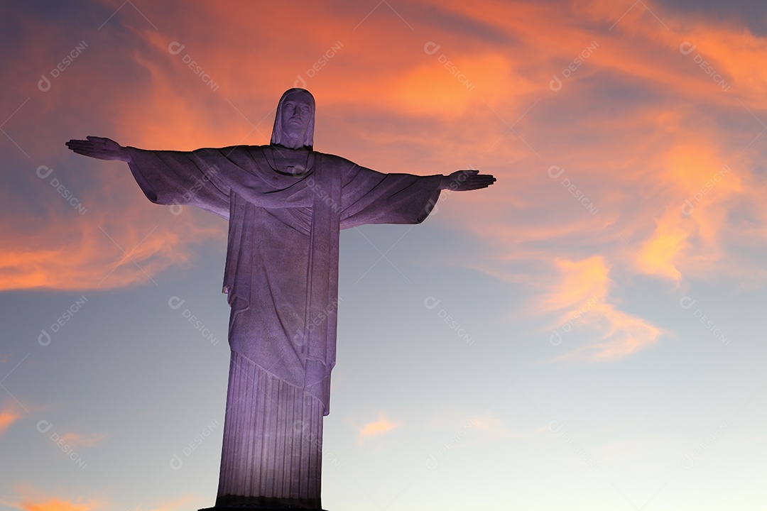 Cristo redentor contra por do sol
